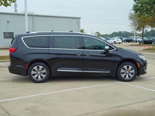 2018 Chrysler Pacifica Hybrid Limited
