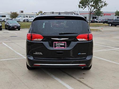 2018 Chrysler Pacifica Hybrid Limited