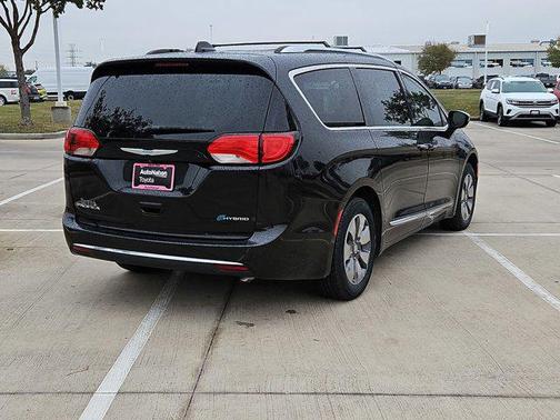 2018 Chrysler Pacifica Hybrid Limited