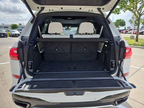 Alpine White 2022 BMW X7 xDrive40i