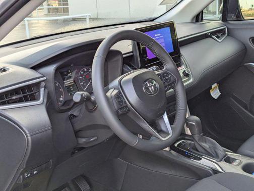 2025 Toyota Corolla Cross LE