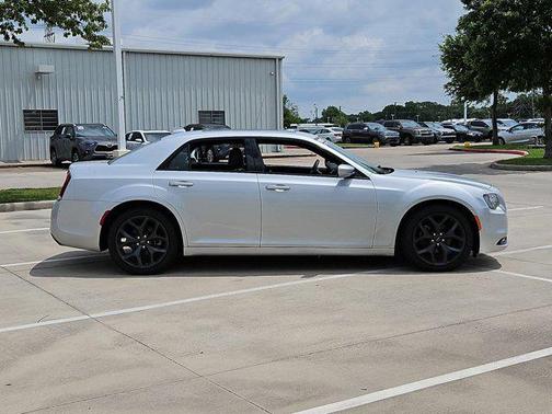 2023 Chrysler 300 S