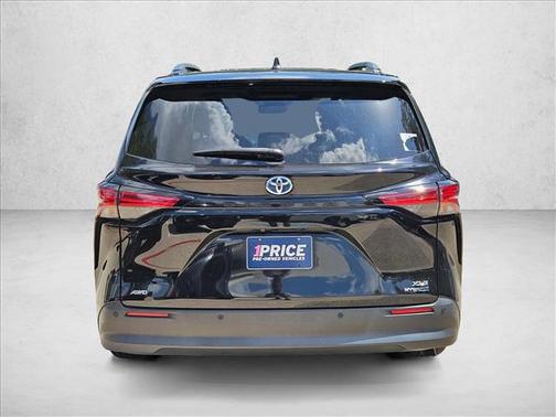 2021 Toyota Sienna XLE 7 Passenger