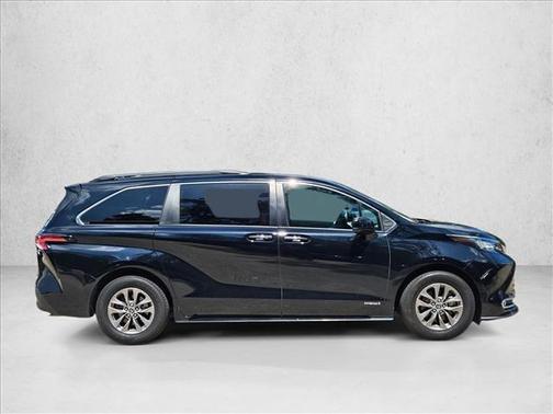 2021 Toyota Sienna XLE 7 Passenger
