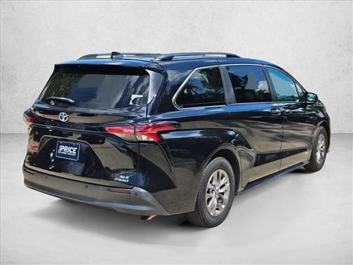2021 Toyota Sienna XLE 7 Passenger