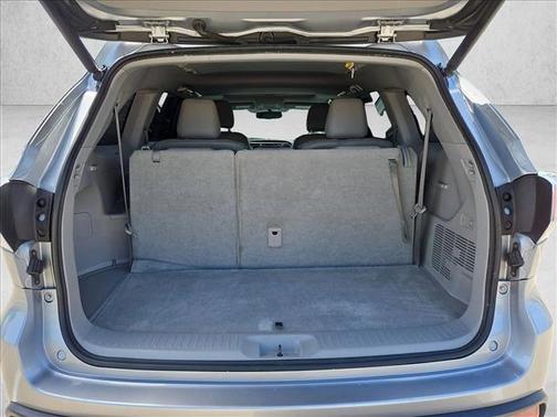 Silver Sky Metallic 2016 Toyota Highlander XLE