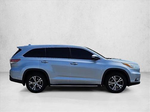 Silver Sky Metallic 2016 Toyota Highlander XLE