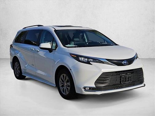 2024 Toyota Sienna XLE 8 Passenger
