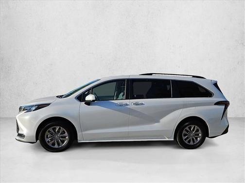 2024 Toyota Sienna XLE 8 Passenger