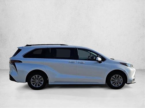 2024 Toyota Sienna XLE 8 Passenger