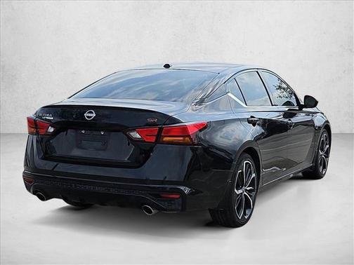 Super Black 2024 Nissan Altima SR FWD