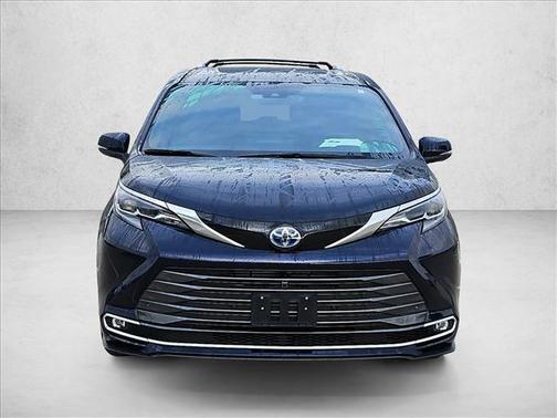 2025 Toyota Sienna Platinum