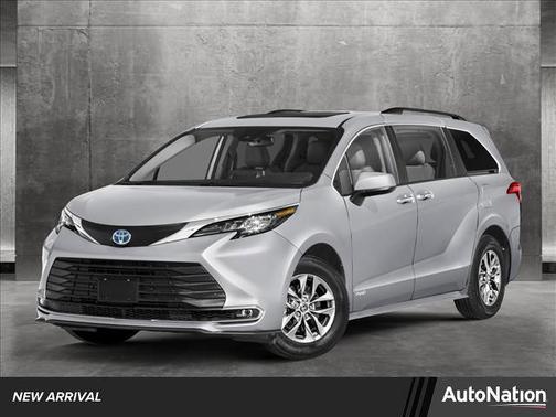 2025 Toyota Sienna XLE 8 Passenger