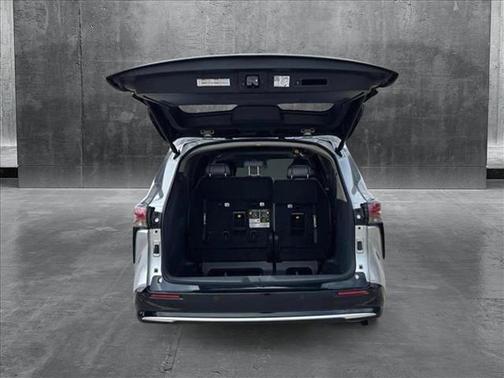2024 Toyota Sienna Limited 7-Passenger