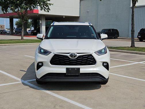 Blizzard Pearl 2021 Toyota Highlander XLE
