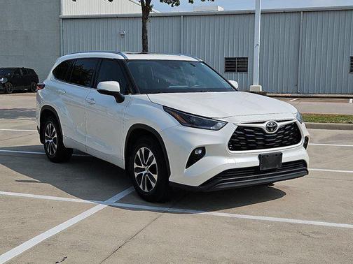 Blizzard Pearl 2021 Toyota Highlander XLE