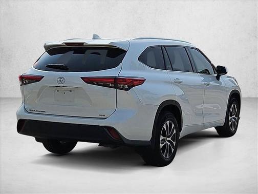 Blizzard Pearl 2021 Toyota Highlander XLE