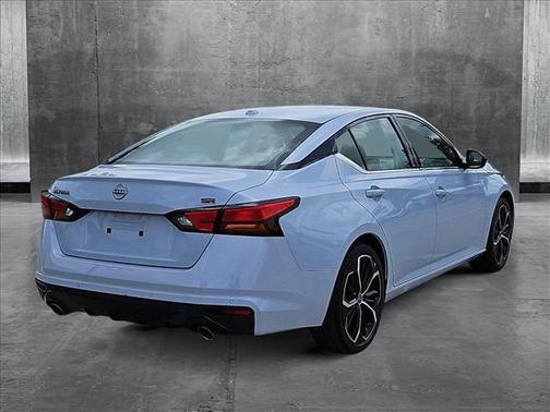 2023 Nissan Altima SR FWD