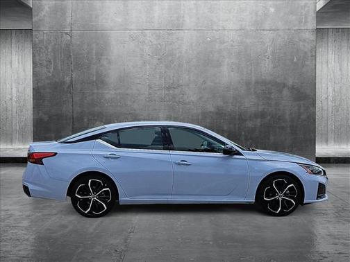 2023 Nissan Altima SR FWD