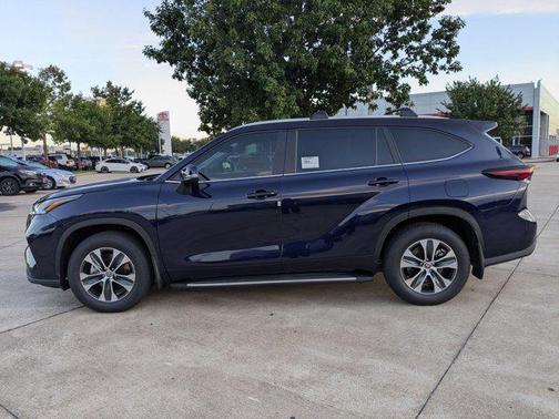 2025 Toyota Highlander XLE