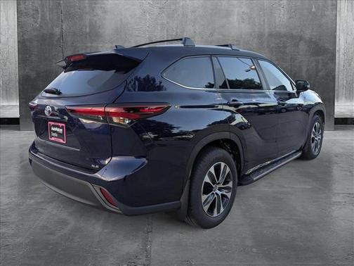 2025 Toyota Highlander XLE