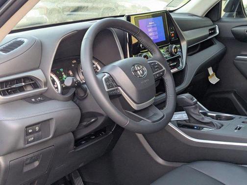 2025 Toyota Highlander XLE