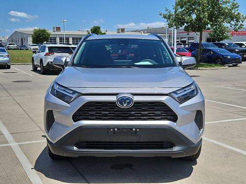 2022 Toyota RAV4 Hybrid XLE