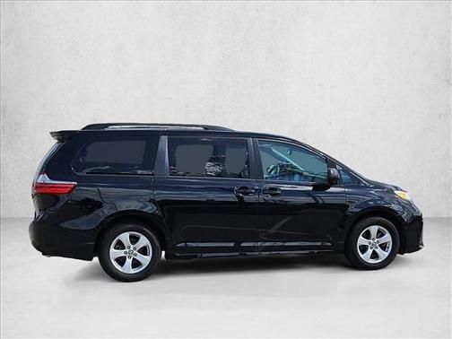 2020 Toyota Sienna LE