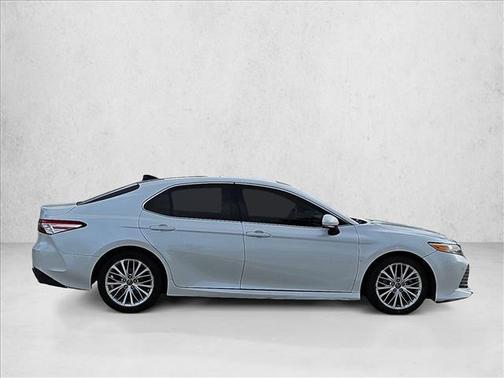 Wind Chill Pearl 2018 Toyota Camry XLE