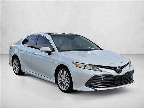 Wind Chill Pearl 2018 Toyota Camry XLE
