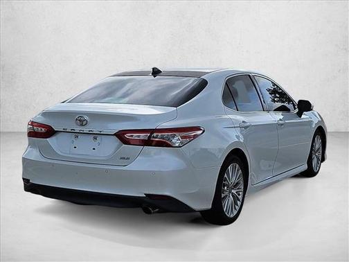 Wind Chill Pearl 2018 Toyota Camry XLE