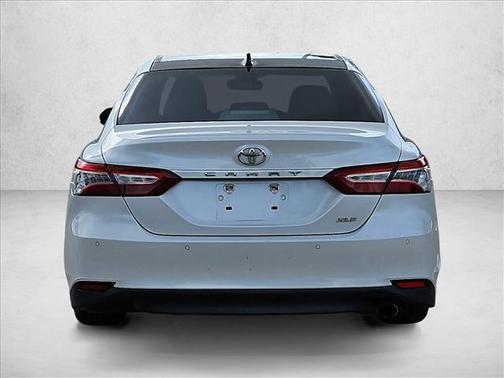 Wind Chill Pearl 2018 Toyota Camry XLE