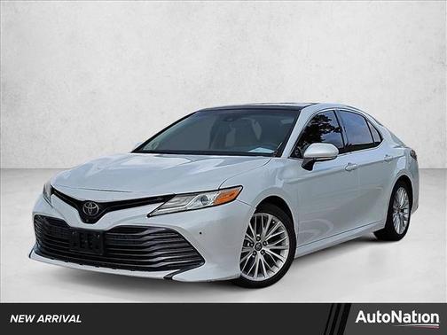 Wind Chill Pearl 2018 Toyota Camry XLE
