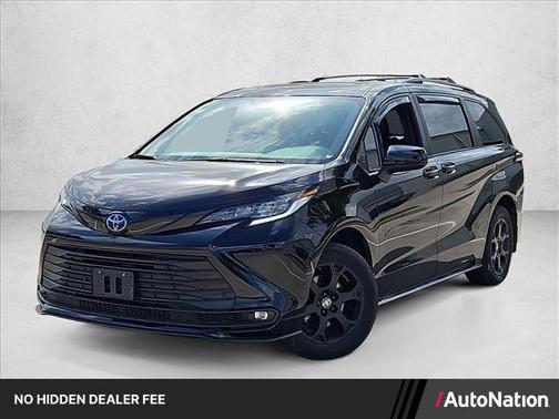 Midnight Black Metallic 2025 Toyota Sienna Woodland Edition