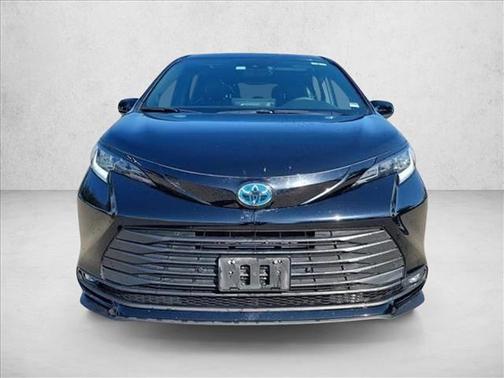 2025 Toyota Sienna Woodland Edition