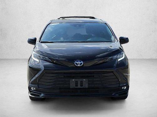 Midnight Black Metallic 2025 Toyota Sienna Woodland Edition