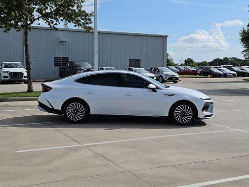 2025 Hyundai SONATA Hybrid Limited