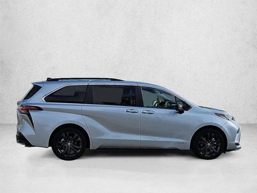 Celestial Silver Metallic 2021 Toyota Sienna XSE 7 Passenger