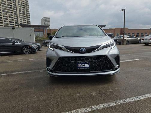 2021 Toyota Sienna XSE 7 Passenger