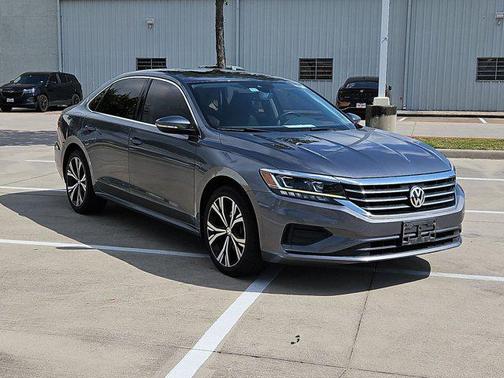 Platinum Gray Metallic 2022 Volkswagen Passat 2.0T SE