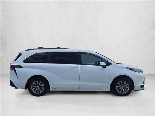 Ice Cap 2025 Toyota Sienna LE