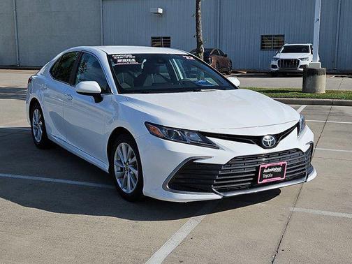 2022 Toyota Camry LE