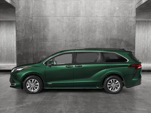 2025 Toyota Sienna XLE 8 Passenger