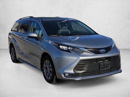 2024 Toyota Sienna XLE