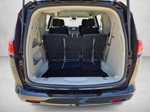 Diamond Black Crystal Pearlcoat 2024 Chrysler Voyager LX