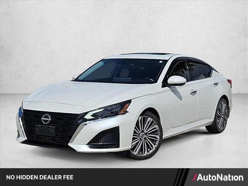 Pearl White Tricoat 2023 Nissan Altima 2.5 SL