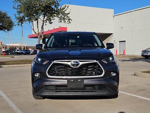 2022 Toyota Highlander LE