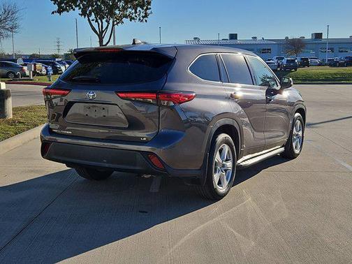 2022 Toyota Highlander LE