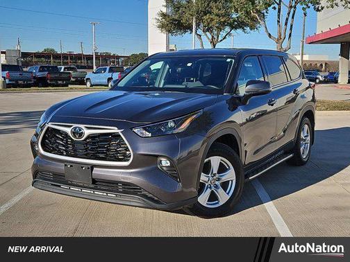 2022 Toyota Highlander LE