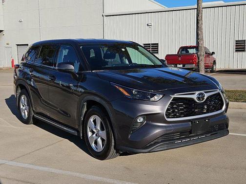 2022 Toyota Highlander LE